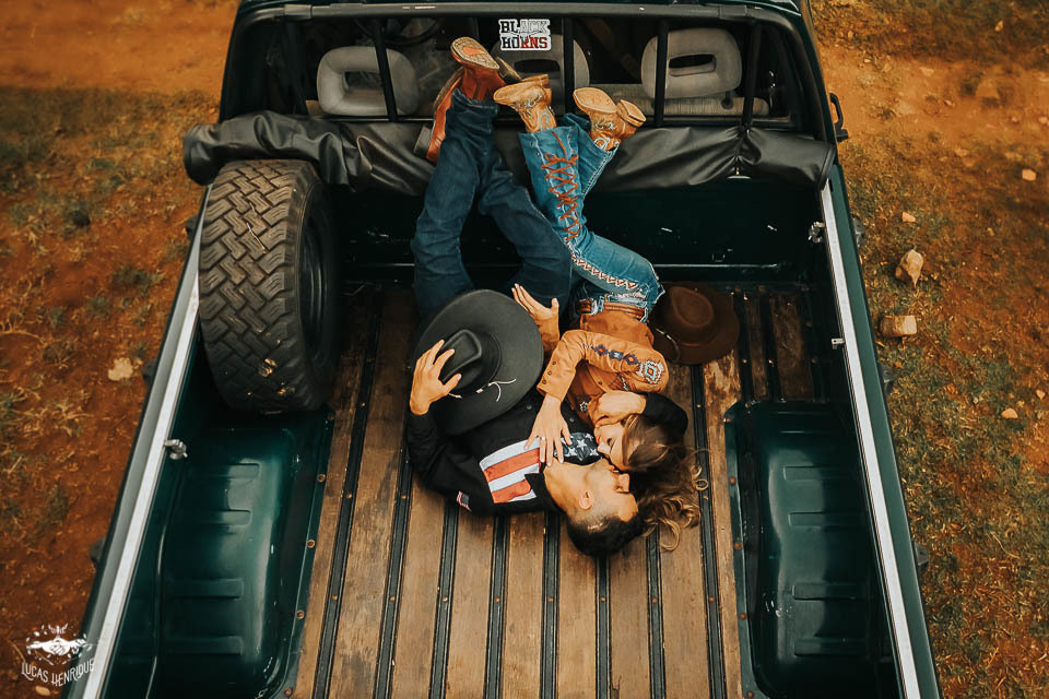 FOTOS ENSAIO PRE WEDDING CABINE CAMINHONETE D20