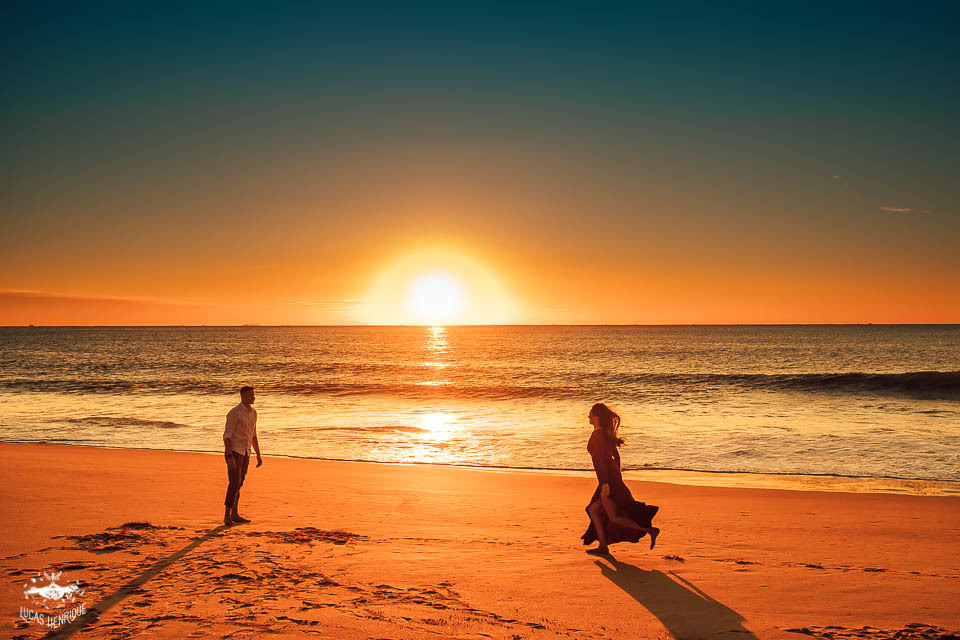 FOTOS ENSAIO CASAL NASCER DO SOL PRAIA DO ESTALEIRO BALNEARIO CAMBURIU 