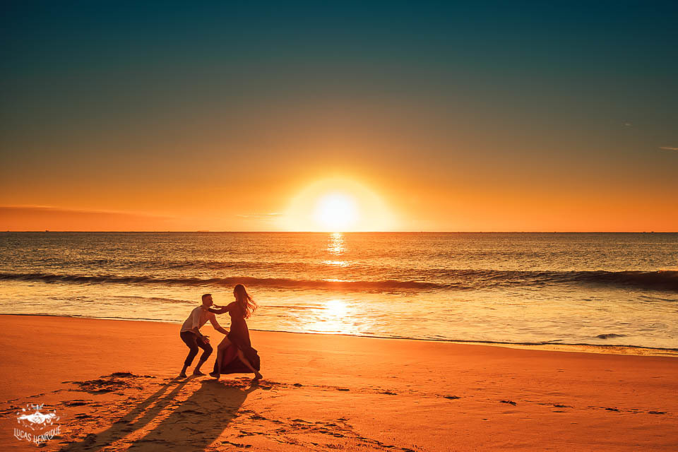FOTOS ENSAIO CASAL NASCER DO SOL PRAIA DO ESTALEIRO BALNEARIO CAMBURIU 