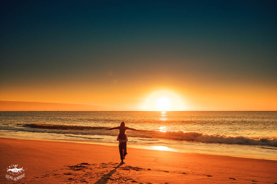 FOTOS ENSAIO CASAL NASCER DO SOL PRAIA DO ESTALEIRO BALNEARIO CAMBURIU 