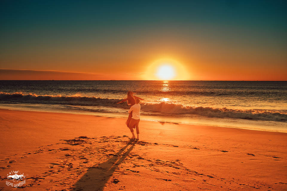 FOTOS ENSAIO CASAL NASCER DO SOL PRAIA DO ESTALEIRO BALNEARIO CAMBURIU 