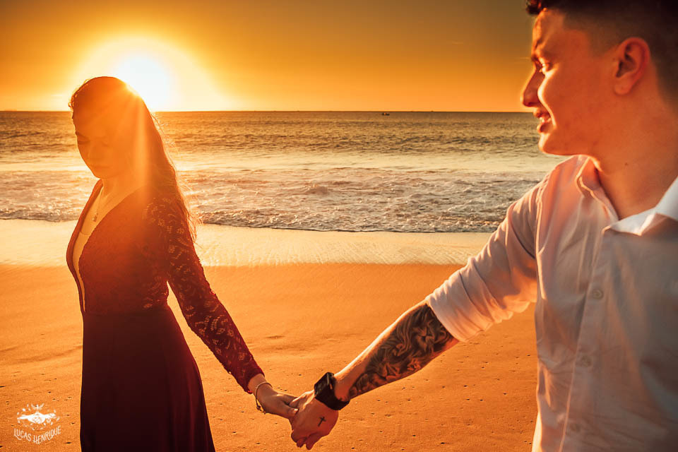 FOTOS ENSAIO CASAL NASCER DO SOL PRAIA DO ESTALEIRO BALNEARIO CAMBURIU 