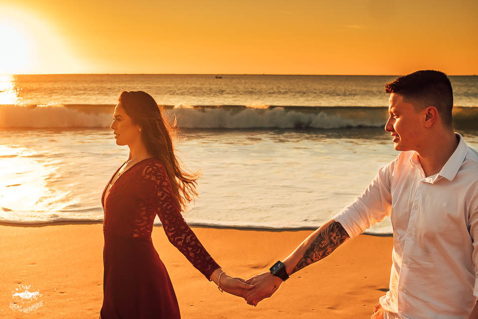 FOTOS ENSAIO CASAL NASCER DO SOL NA PRAIA PRAIA SANTA CATARINA