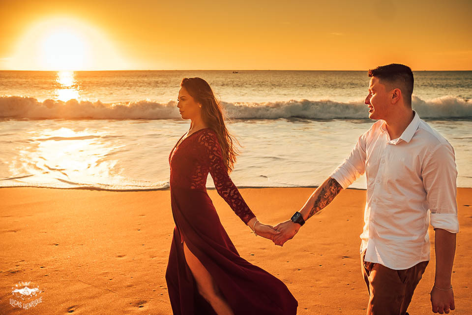 FOTOS ENSAIO CASAL NASCER DO SOL NA PRAIA PRAIA SANTA CATARINA