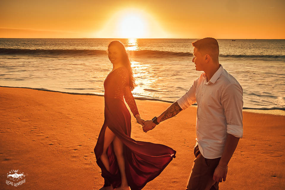 FOTOS ENSAIO CASAL NASCER DO SOL NA PRAIA PRAIA SANTA CATARINA