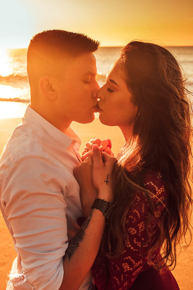 FOTOS ENSAIO CASAL NASCER DO SOL NA PRAIA PRAIA SANTA CATARINA