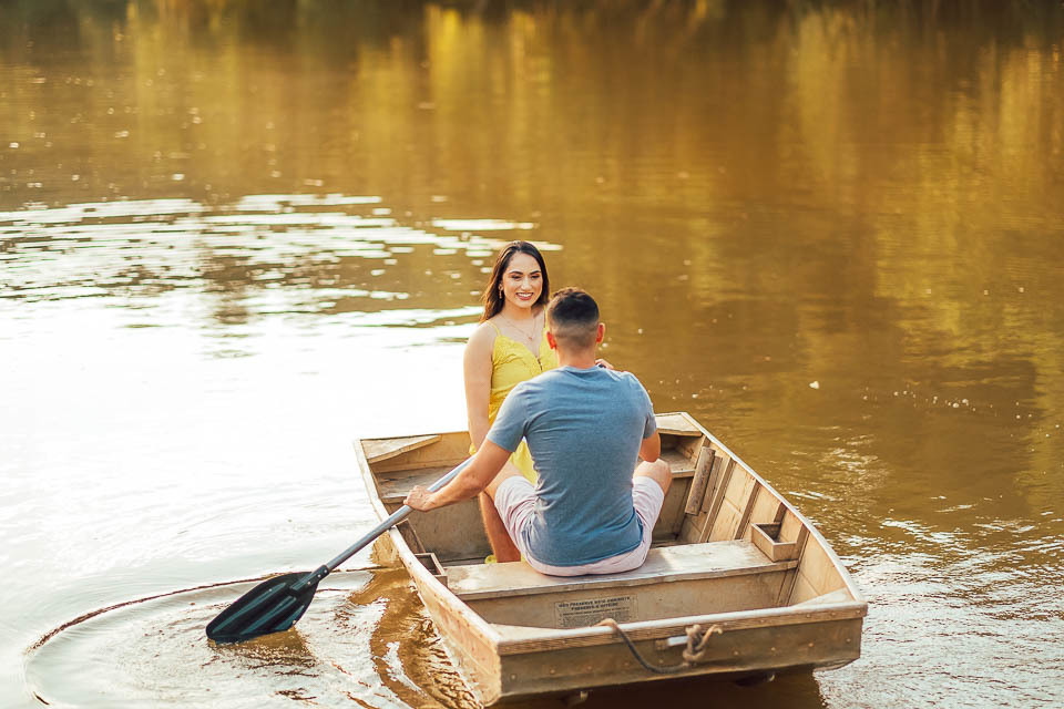 FOTOS  PRE CASAMENTO 
 NA LAGOA COM BARCO