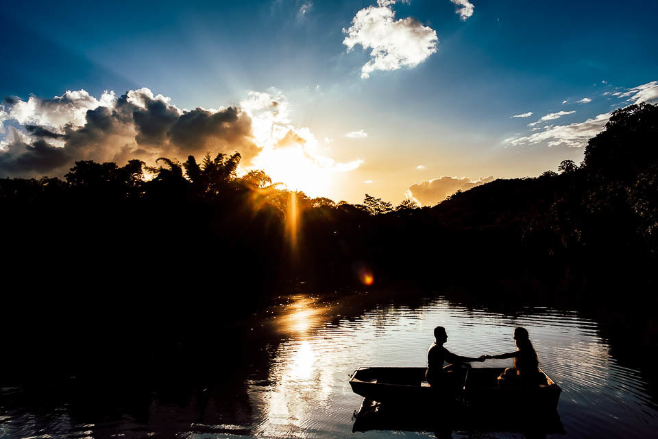 FOTOS  PRE CASAMENTO 
 NA LAGOA COM BARCO