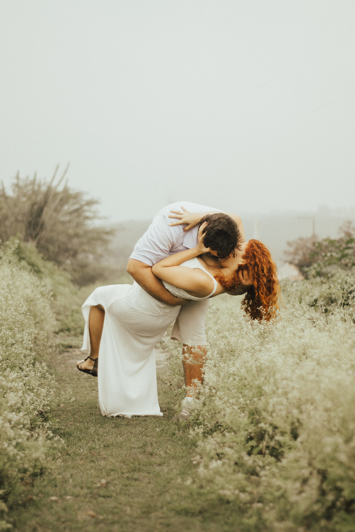 Beijo super romantico do casal registrado em Gravatá