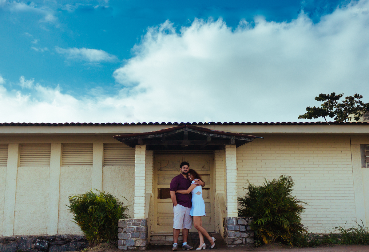 Registro do local em que os noivos se conheceram: escola - Ensaio Pre Wedding em Gravatá