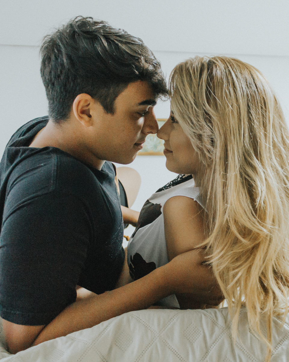 Troca de olhares. Ensaio casal