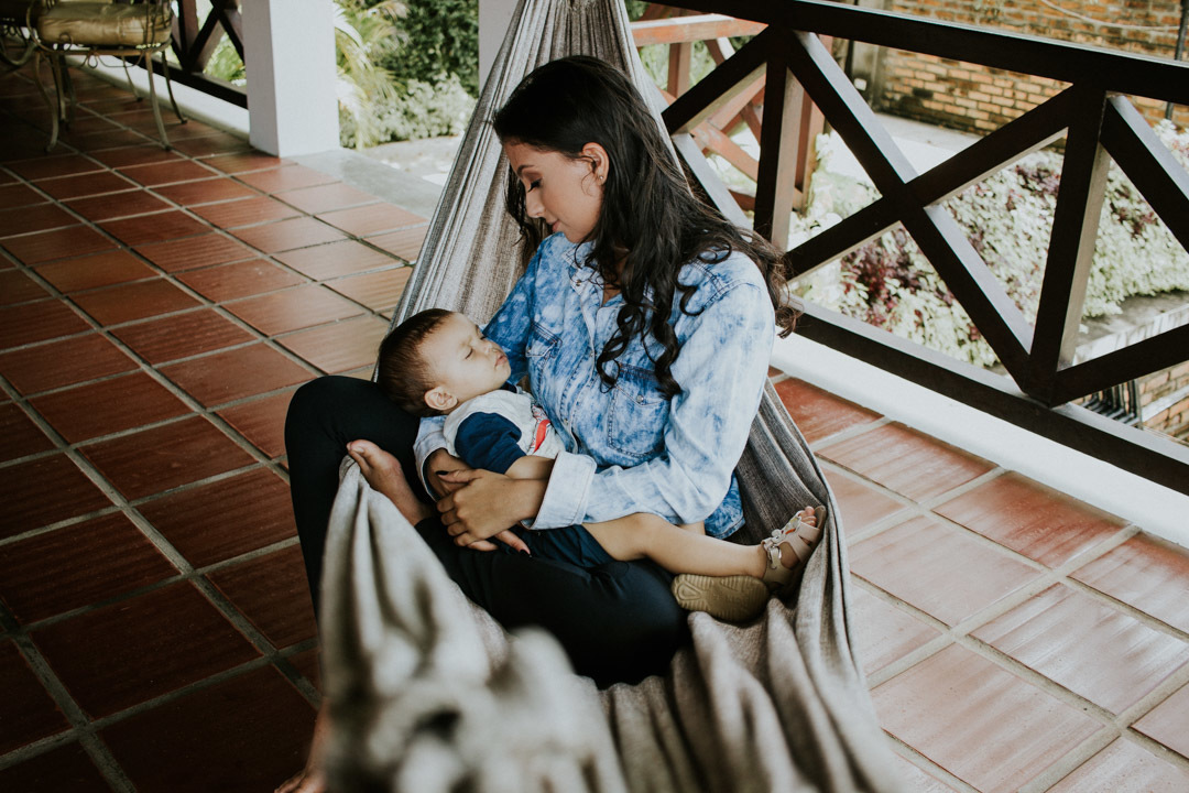 Mãe e filho na rede