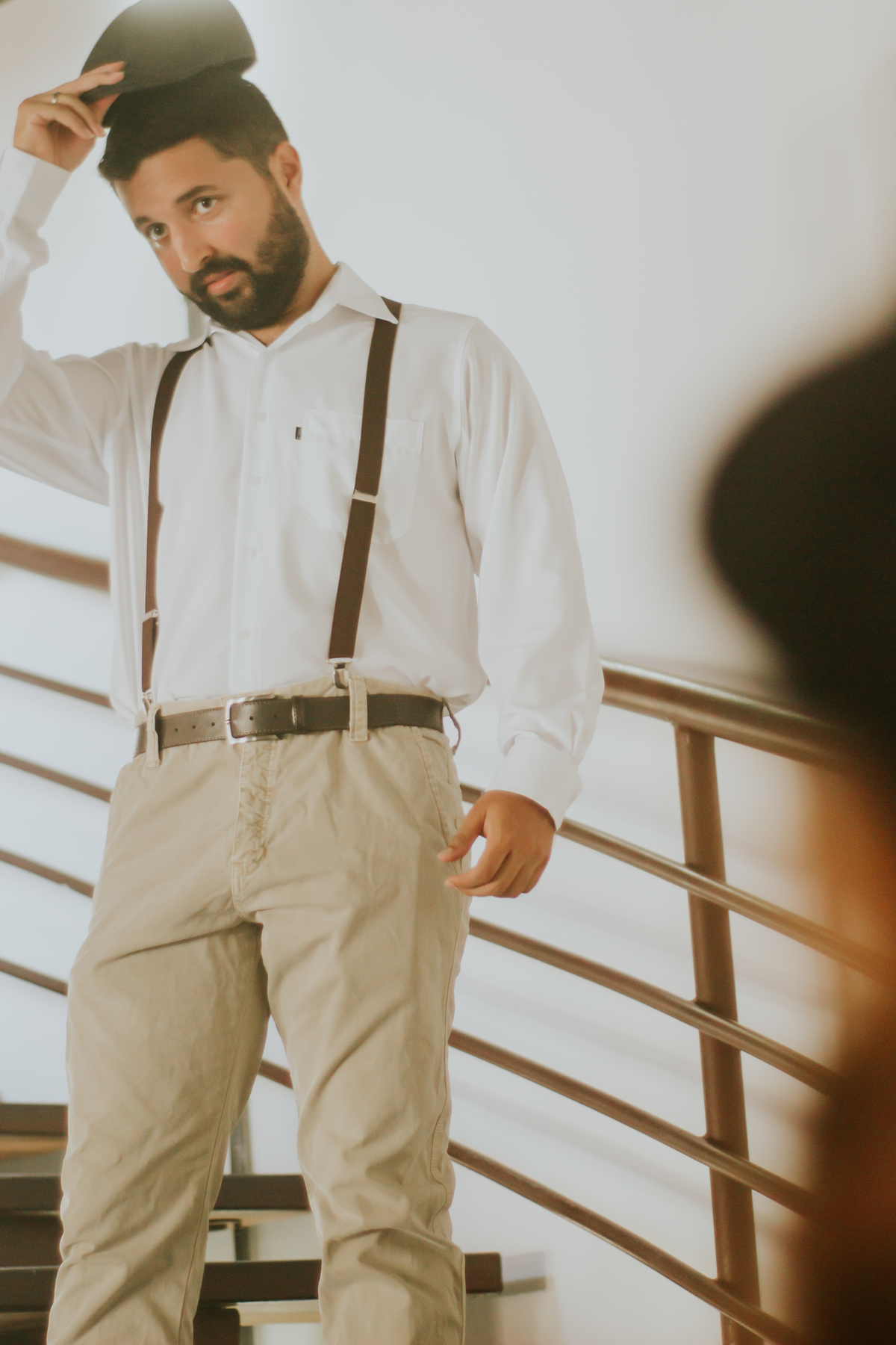 Homem com roupa vintage