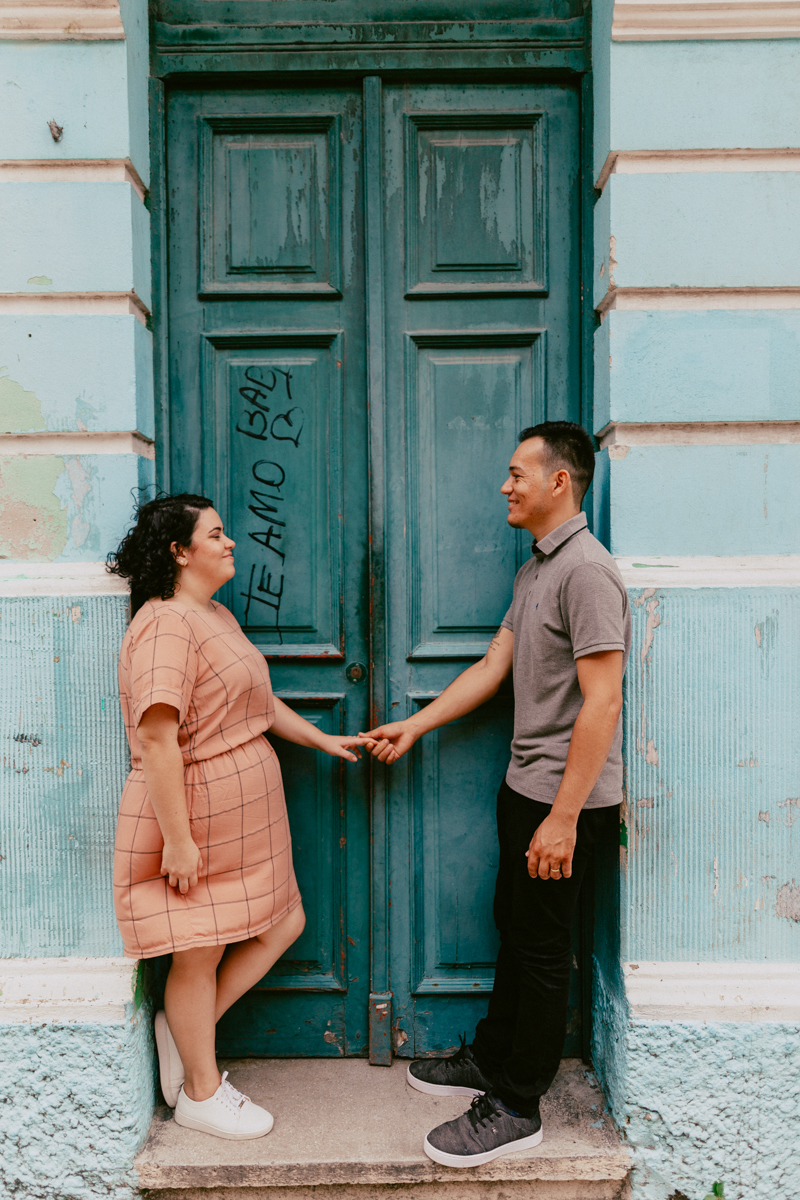 Casal na porta recife antigo
