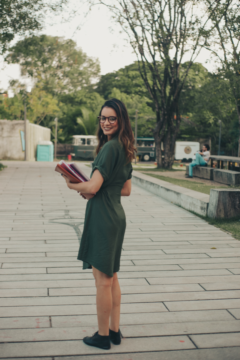 mulher com livros