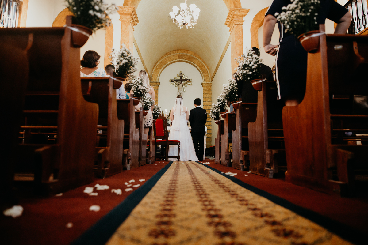 noivos no altar