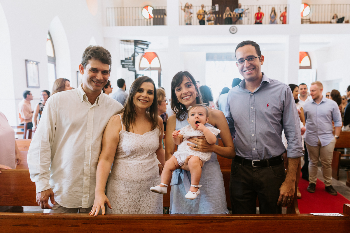 pais e padrinhos no batizado