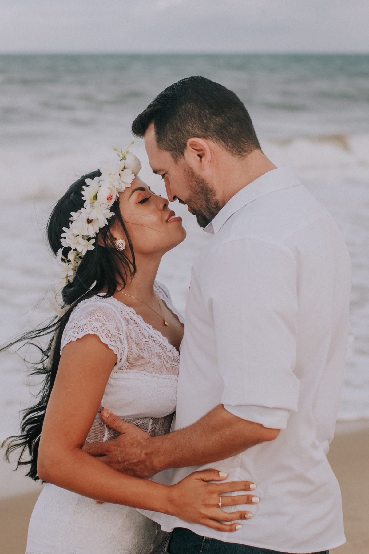 casal beijando na praia