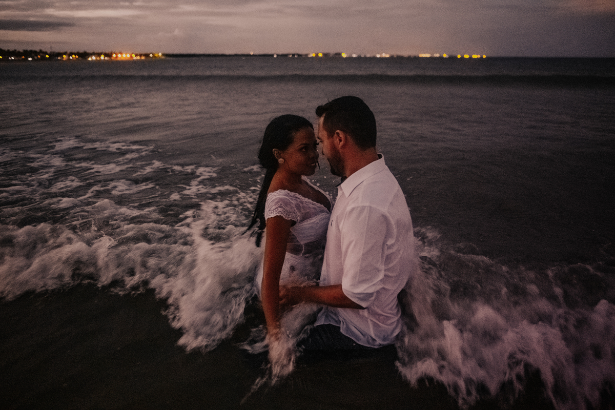casal na praia