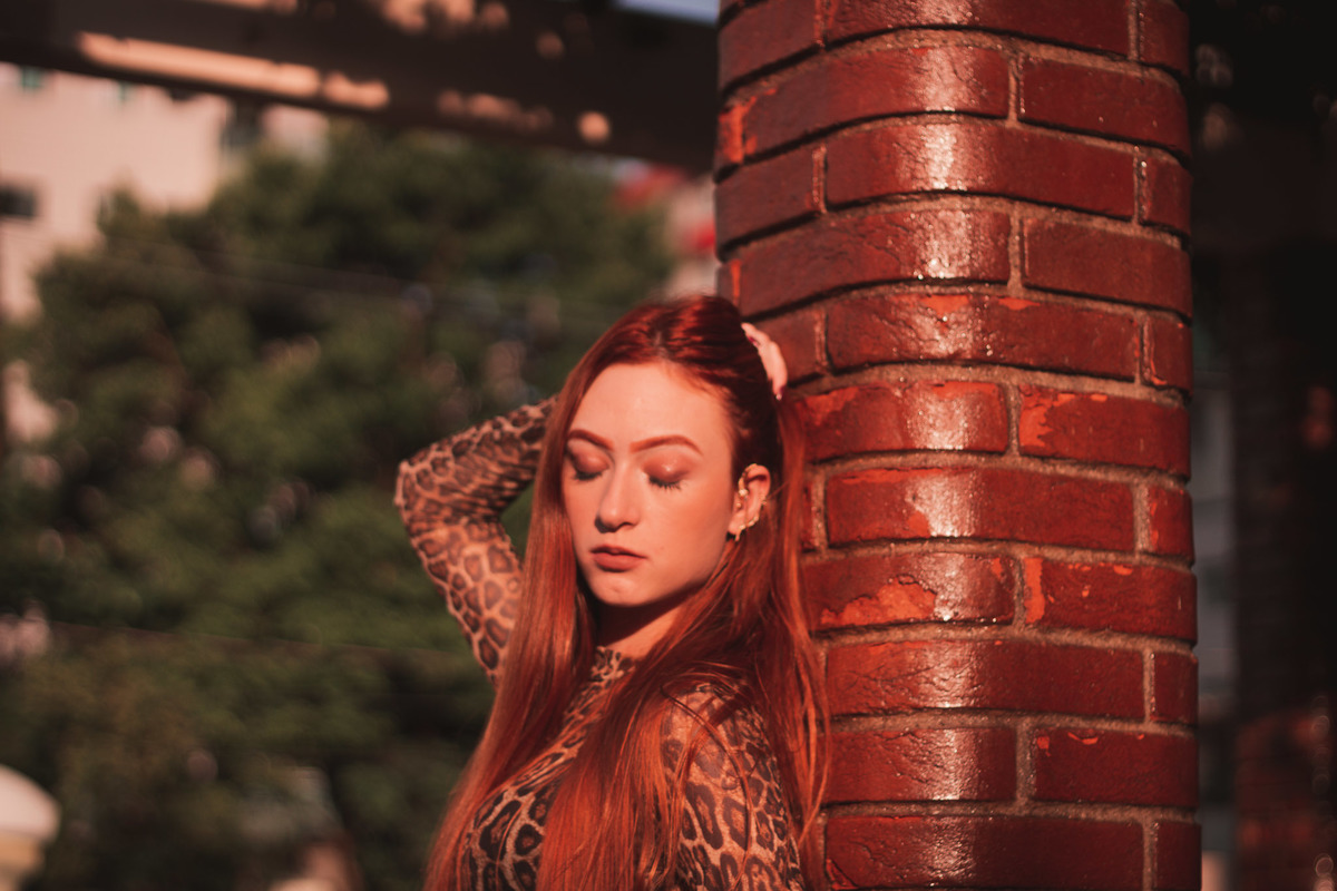 Ensaio fotográfico feminino na cidade em Praia Grande - SP, fotógrafo Fernando Freire na baixada santista.