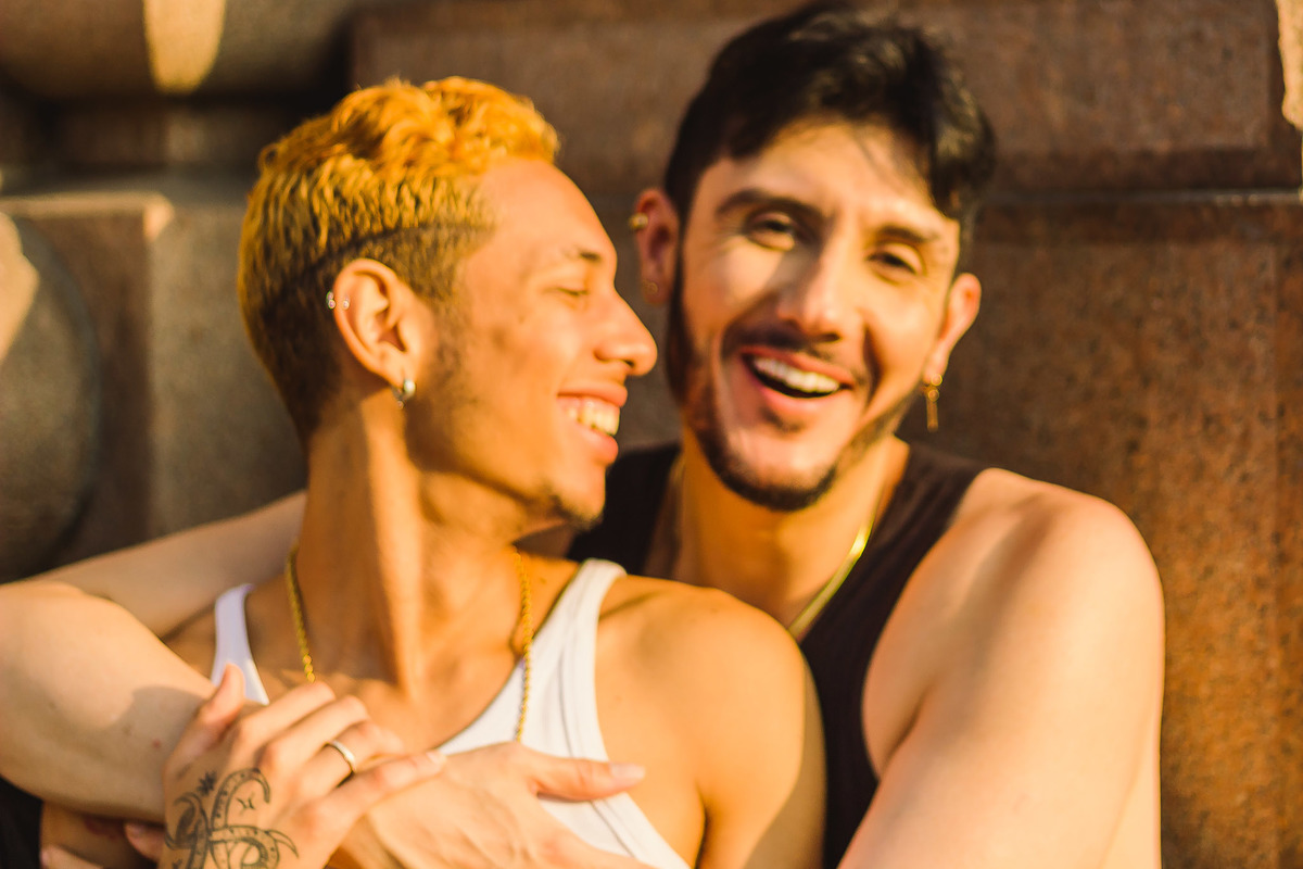 Ensaio fotográfico LGBT na baixada santista. por Fernando Freire fotógrafo profissional de Praia Grande, SP, atendendo todo litoral sul. Ensaio de dias dos namorados.