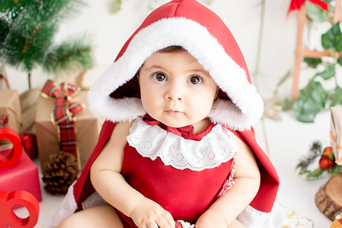 natal 2018, ensaio de natal, livia em seu ensaio brincando fotografada por nailie lucchesi no estudio amora