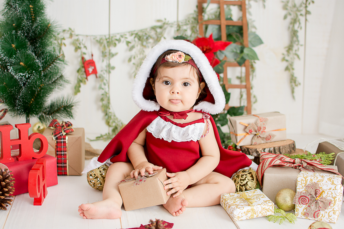 natal 2018, ensaio de natal, livia em seu ensaio brincando fotografada por nailie lucchesi no estudio amora