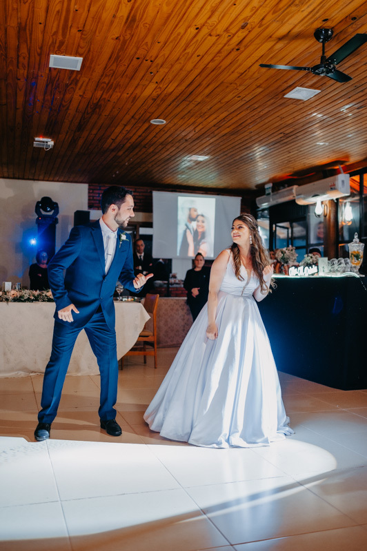 casamento por marcus espindola fotografia ano 2022 momentos da cerimonia de casamento ao ar livre e na danca com coreografia