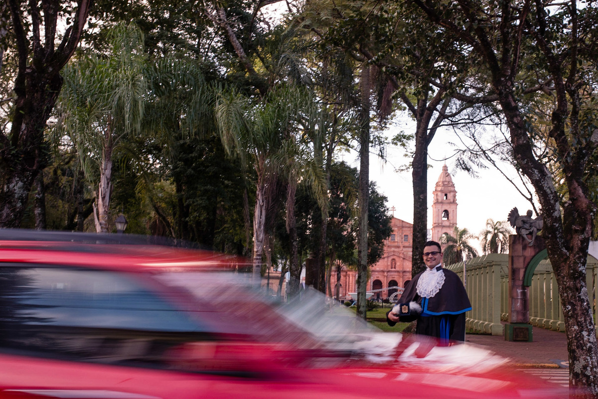 FORMATURA ENSAIO TOGA EM FRENTE IGREJA DA CATEDRAL