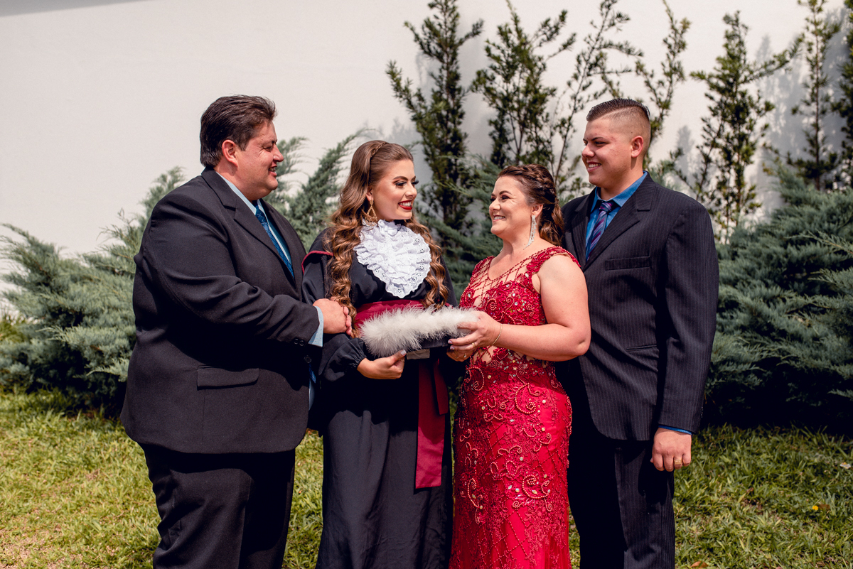 Formatura de Odontologia na cidade de Passo Fundo, pela Universidade de Passo Fundo.
Produção maquiagem por @tamiresimaimakeup e cabelo por @samoa_pf, colação de grau em Gran Palazzo.
Recepção e buffet por conta da Churrascaria Planalto.
Ensaio Prix Hotel