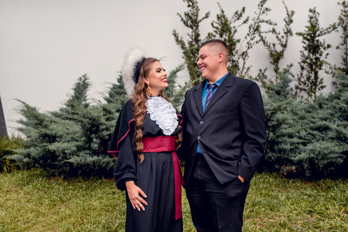 Formatura de Odontologia na cidade de Passo Fundo, pela Universidade de Passo Fundo.
Produção maquiagem por @tamiresimaimakeup e cabelo por @samoa_pf, colação de grau em Gran Palazzo.
Recepção e buffet por conta da Churrascaria Planalto.
Ensaio Prix Hotel