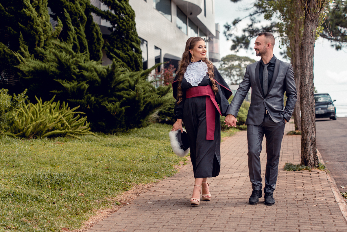 Formatura de Odontologia na cidade de Passo Fundo, pela Universidade de Passo Fundo.
Produção maquiagem por @tamiresimaimakeup e cabelo por @samoa_pf, colação de grau em Gran Palazzo.
Recepção e buffet por conta da Churrascaria Planalto.
Ensaio Prix Hotel
