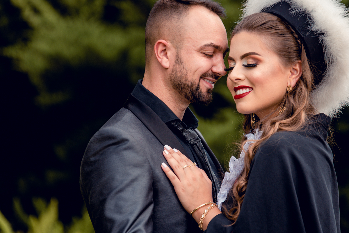 Formatura de Odontologia na cidade de Passo Fundo, pela Universidade de Passo Fundo.
Produção maquiagem por @tamiresimaimakeup e cabelo por @samoa_pf, colação de grau em Gran Palazzo.
Recepção e buffet por conta da Churrascaria Planalto.
Ensaio Prix Hotel