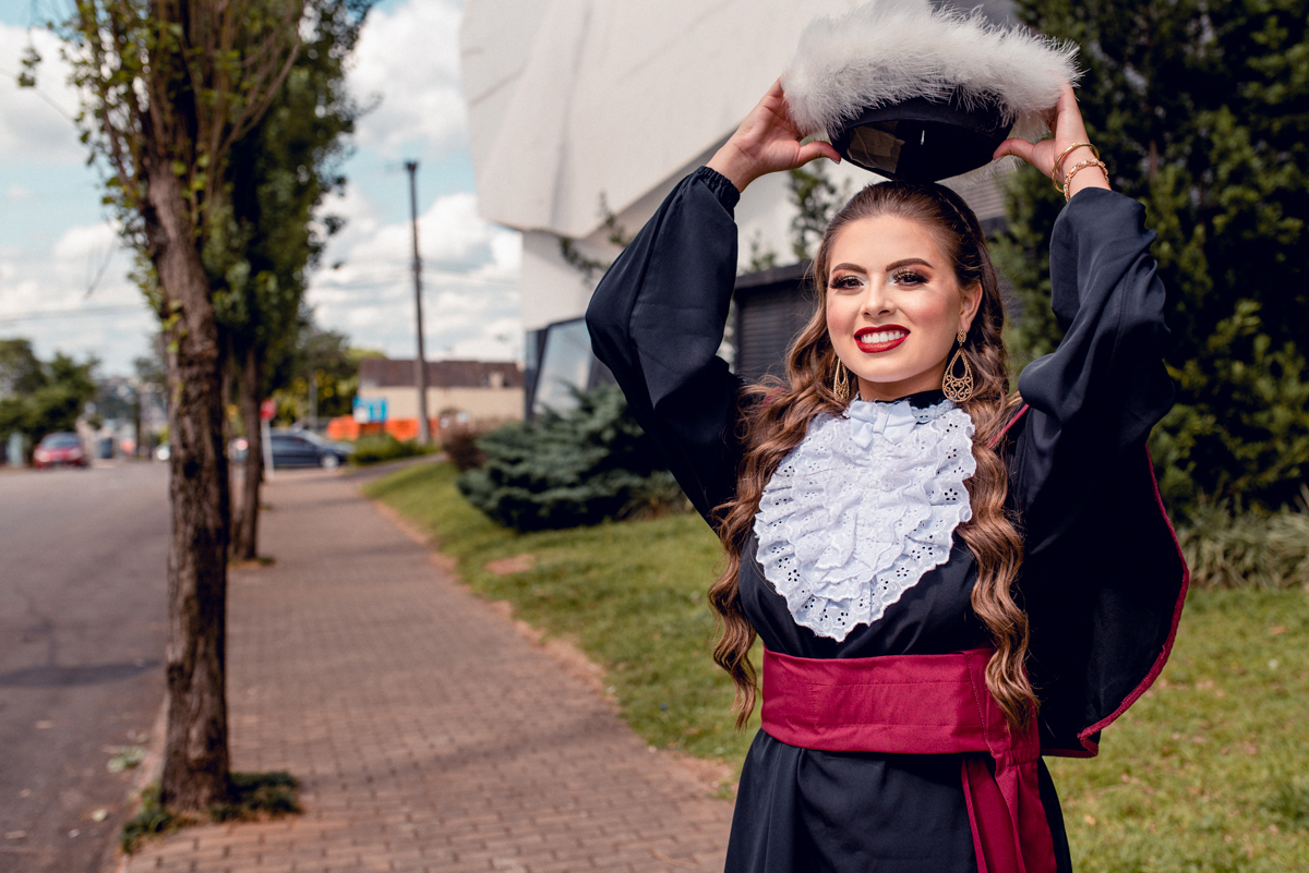 Formatura de Odontologia na cidade de Passo Fundo, pela Universidade de Passo Fundo.
Produção maquiagem por @tamiresimaimakeup e cabelo por @samoa_pf, colação de grau em Gran Palazzo.
Recepção e buffet por conta da Churrascaria Planalto.
Ensaio Prix Hotel