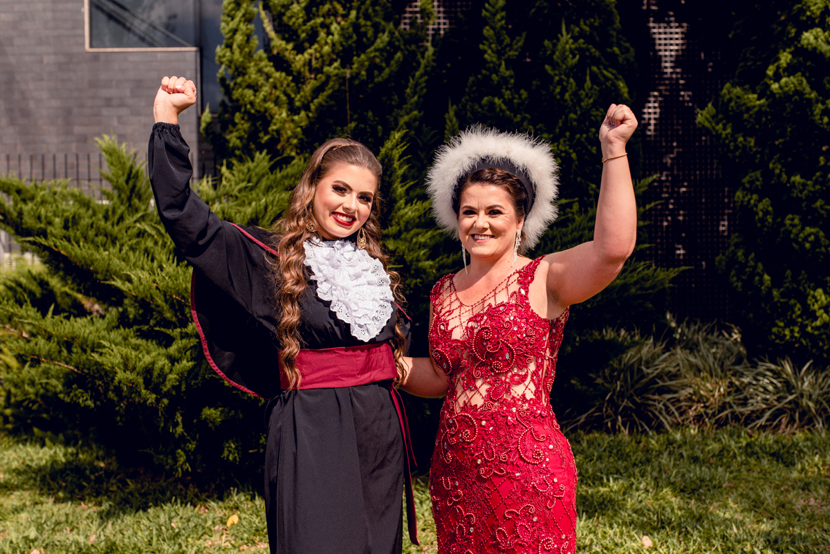 Formatura de Odontologia na cidade de Passo Fundo, pela Universidade de Passo Fundo.
Produção maquiagem por @tamiresimaimakeup e cabelo por @samoa_pf, colação de grau em Gran Palazzo.
Recepção e buffet por conta da Churrascaria Planalto.
Ensaio Prix Hotel