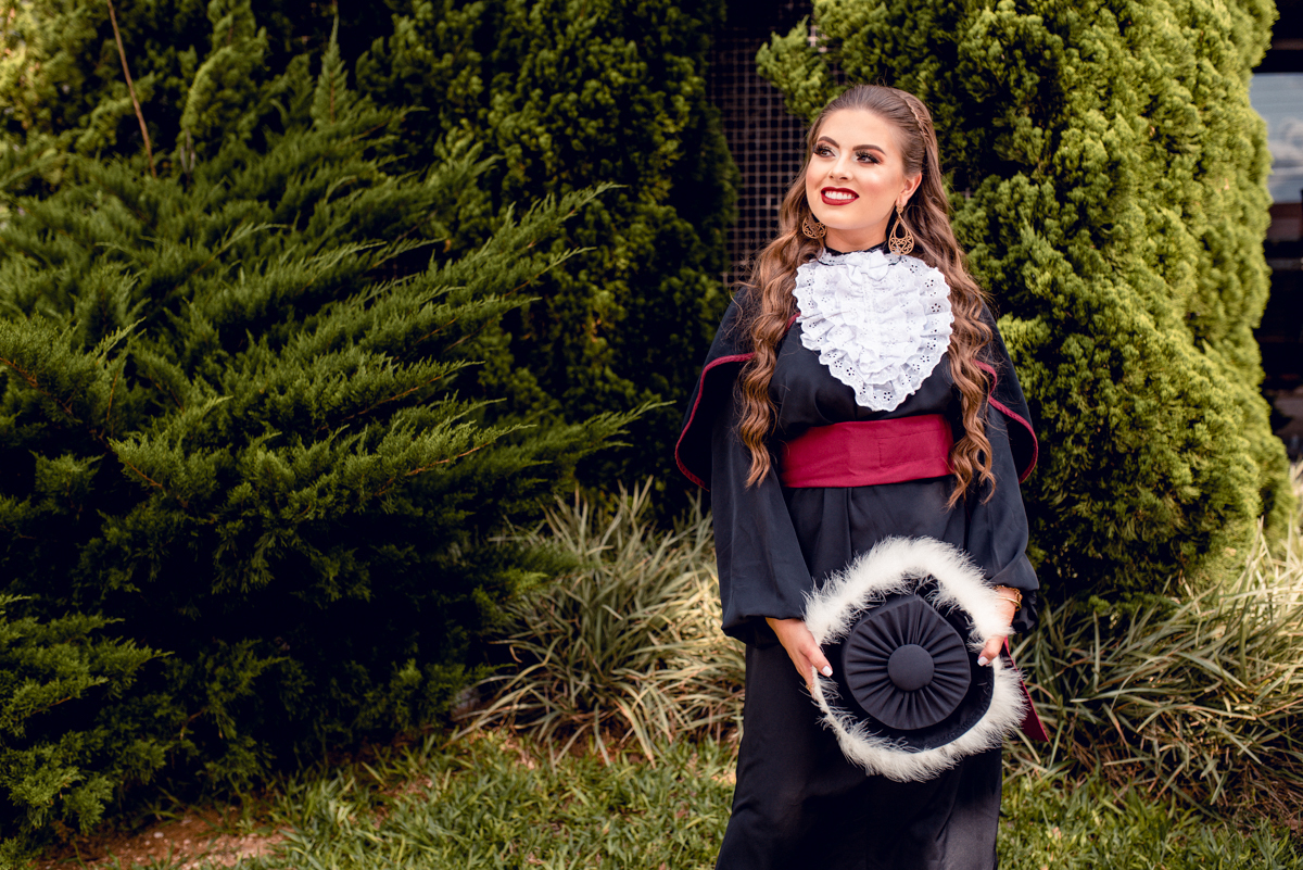 Formatura de Odontologia na cidade de Passo Fundo, pela Universidade de Passo Fundo.
Produção maquiagem por @tamiresimaimakeup e cabelo por @samoa_pf, colação de grau em Gran Palazzo.
Recepção e buffet por conta da Churrascaria Planalto.
Ensaio Prix Hotel