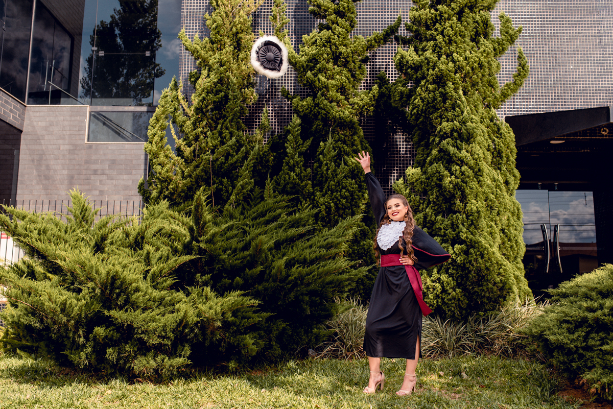 Formatura de Odontologia na cidade de Passo Fundo, pela Universidade de Passo Fundo.
Produção maquiagem por @tamiresimaimakeup e cabelo por @samoa_pf, colação de grau em Gran Palazzo.
Recepção e buffet por conta da Churrascaria Planalto.
Ensaio Prix Hotel