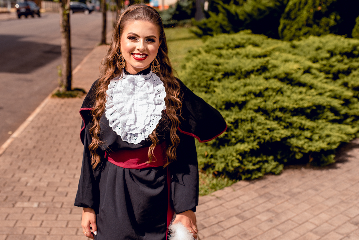 Formatura de Odontologia na cidade de Passo Fundo, pela Universidade de Passo Fundo.
Produção maquiagem por @tamiresimaimakeup e cabelo por @samoa_pf, colação de grau em Gran Palazzo.
Recepção e buffet por conta da Churrascaria Planalto.
Ensaio Prix Hotel