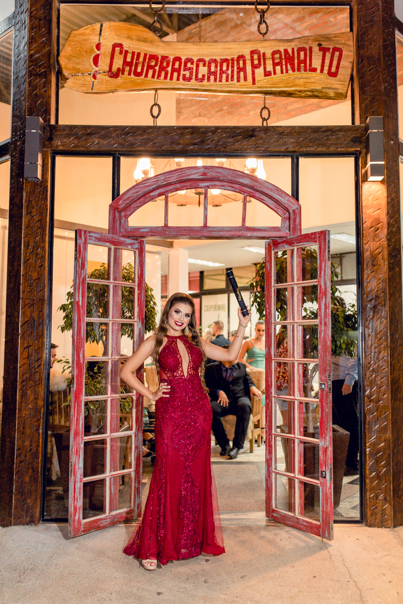 Formatura de Odontologia na cidade de Passo Fundo, pela Universidade de Passo Fundo.
Produção maquiagem por @tamiresimaimakeup e cabelo por @samoa_pf, colação de grau em Gran Palazzo.
Recepção e buffet por conta da Churrascaria Planalto.
Ensaio Prix Hotel