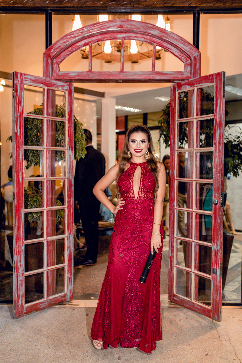 Formatura de Odontologia na cidade de Passo Fundo, pela Universidade de Passo Fundo.
Produção maquiagem por @tamiresimaimakeup e cabelo por @samoa_pf, colação de grau em Gran Palazzo.
Recepção e buffet por conta da Churrascaria Planalto.
Ensaio Prix Hotel