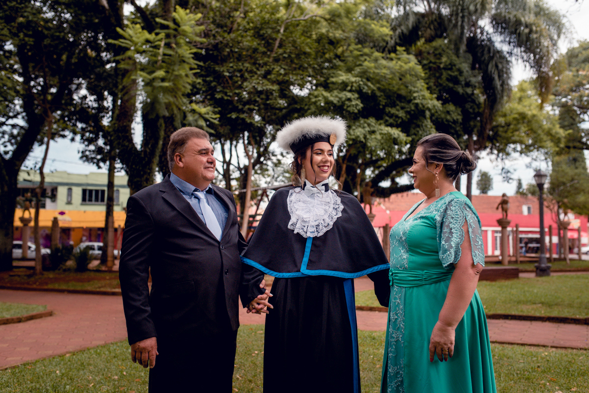 Formatura de Arquitetura na cidade de Santo Ângelo, pela Universidade Regional Integrada de Santo Ângelo/URI.
Produção maquiagem e cabelo por @azevedojo, colação de grau na Praça da Catedral Angelopolitana.
