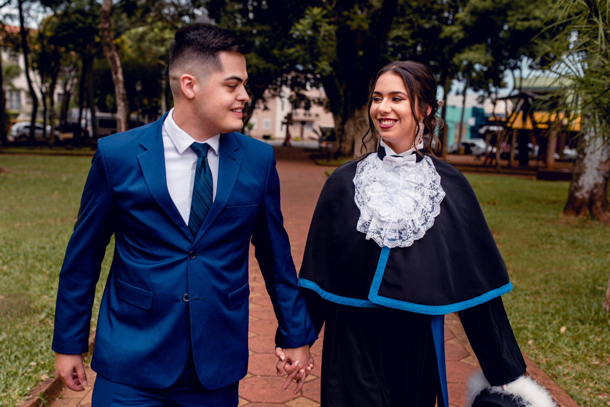 Formatura de Arquitetura na cidade de Santo Ângelo, pela Universidade Regional Integrada de Santo Ângelo/URI.
Produção maquiagem e cabelo por @azevedojo, colação de grau na Praça da Catedral Angelopolitana.
