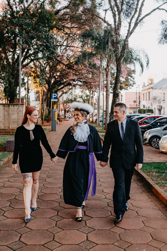 marcus-espindola-fotografia-de-formatura-na-praca-da-catedral-santo-angelo-pedagogia-ensaio-com-a-familia