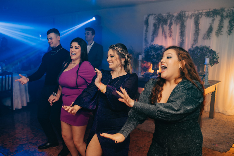 marcus-espindola-fotografia-de-formatura-recepcao-associacao-medica-abertura-pista-dancando-com-formanda