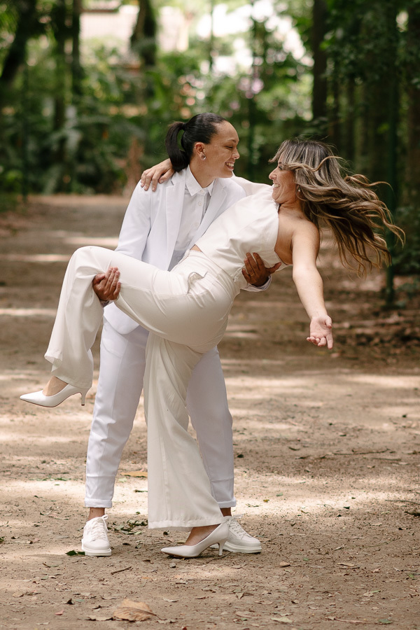 O amor em cada olhar e em cada toque. A fotografia de casal busca esses momentos de ternura que revelam a profundidade do sentimento que os une.