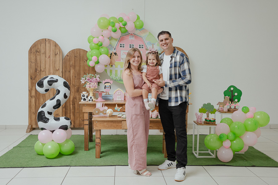 Um voo de alegria no cenário dos sonhos! A fotografia de aniversário infantil busca os momentos mais espontâneos e divertidos. Um registro inesquecível da festa da Liz em São José dos Campos.
