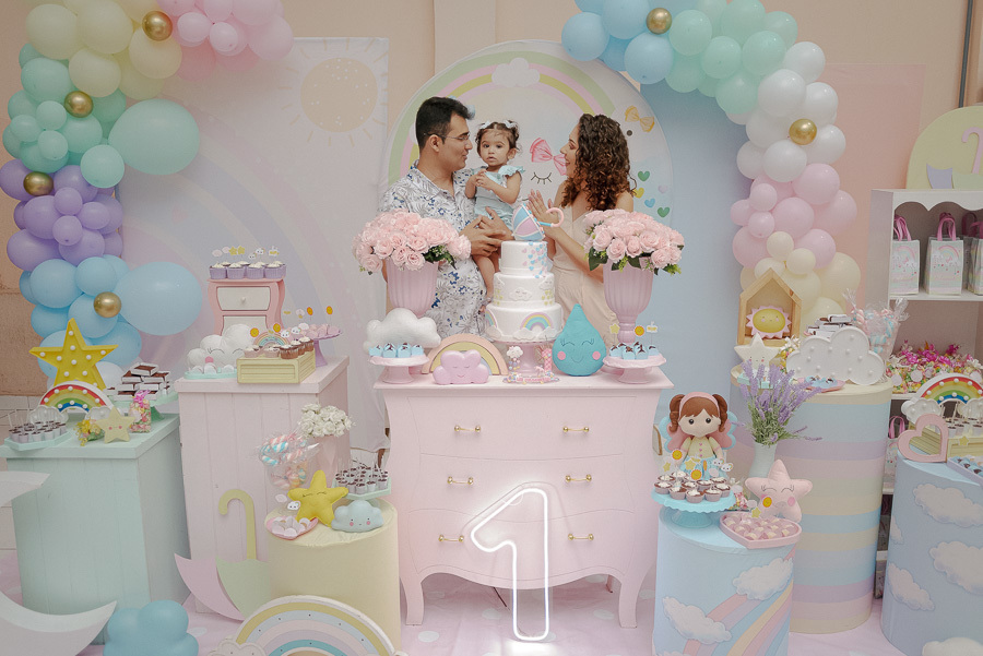 O cenário dos sonhos! Fotografia de aniversário infantil em Jacareí que valoriza não só as pessoas, mas também todo o cuidado com a decoração. O registro completo da sua festa.