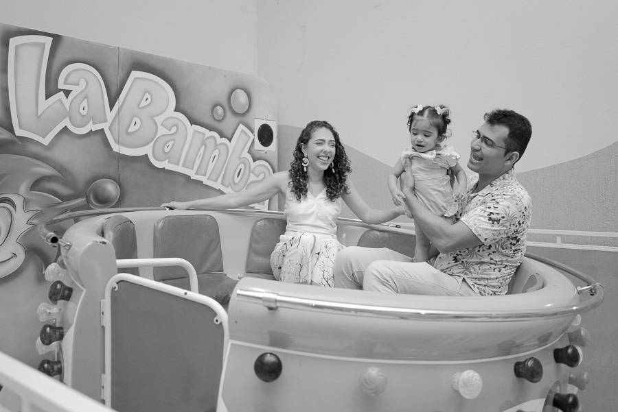 O primeiro aninho é um marco inesquecível. Eternizar a alegria da família reunida é minha especialidade como fotógrafo de festa infantil. Uma recordação preciosa de um dia perfeito em Jacareí.