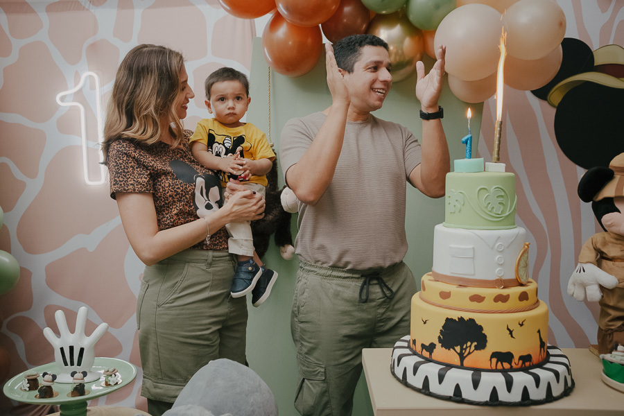 A magia da Disney em uma festa infantil em São José dos Campos! A hora do bolo com o tema do Mickey é sempre especial. Conte com um fotógrafo experiente para não perder nenhum clique.