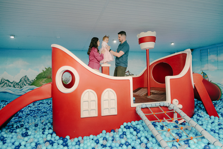 A pequena exploradora em suas aventuras! O Buffet Infantil Mini Golf em SJC foi o palco perfeito. O bom fotógrafo de festa infantil embarca na imaginação da criança para criar registros únicos e cheios de vida.